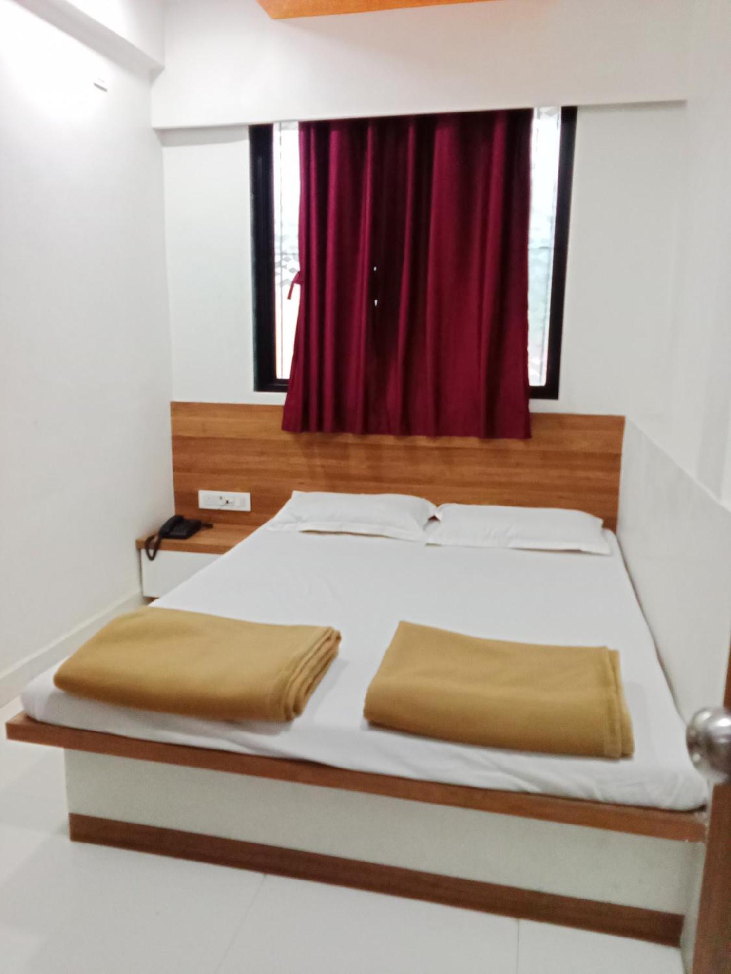 Hotel Shreejay Mahād Zewnętrze zdjęcie